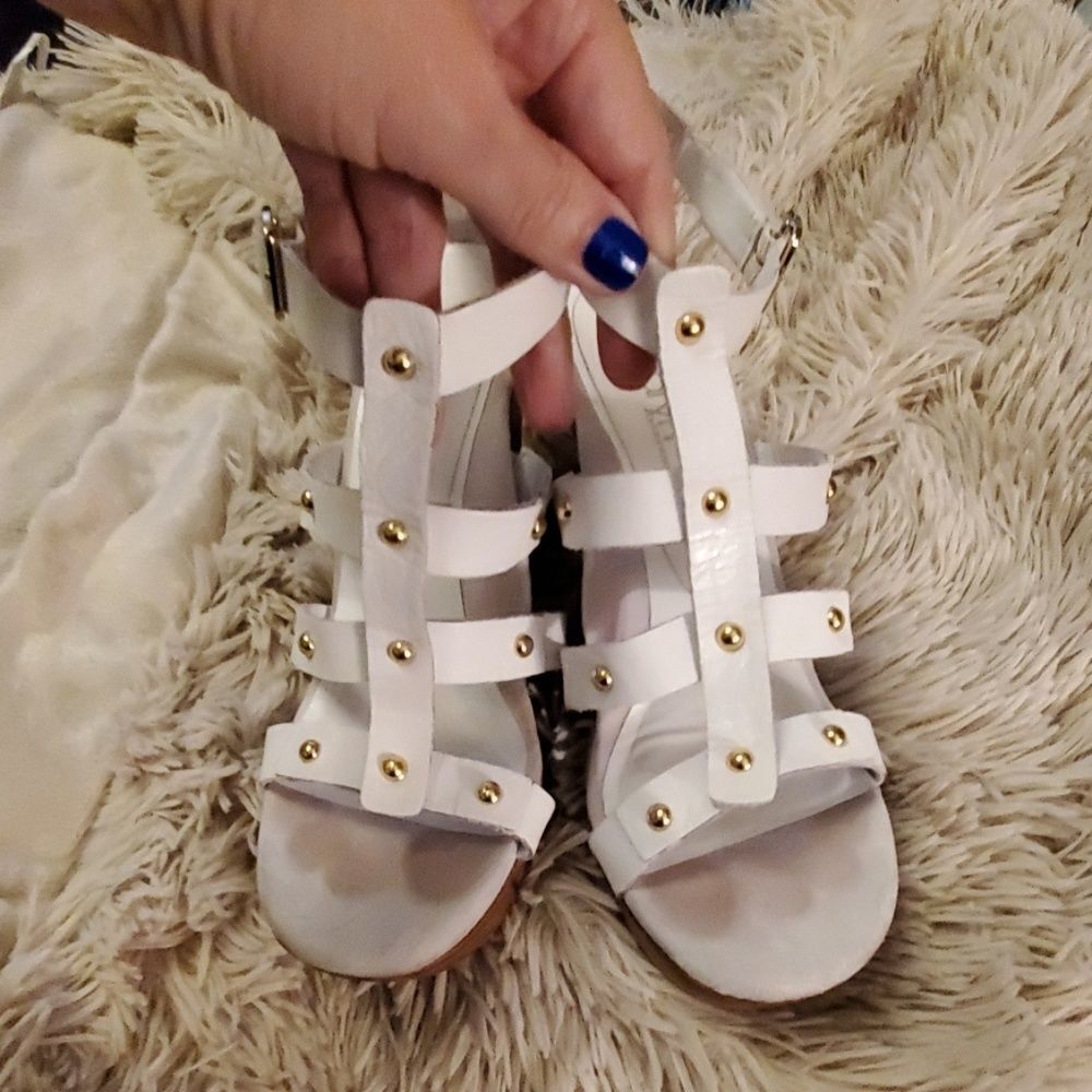 Gorgeous taryn by taryn rose Leather wedges Size 6.5!